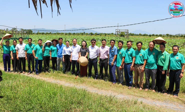 HỘI NÔNG DÂN XÃ HƯNG ĐẠO ĐÓN ĐOÀN KIỂM TRA BAN THƯỜNG VỤ HỘI NÔNG DÂN THÀNH PHỐ HÀ NỘI VỀ KIỂM TRA HOẠT ĐỘNG NHẬN ỦY THÁC NGÂN HÀNG CHÍNH SÁCH XÃ HỘI NĂM 2026- Ảnh 1.