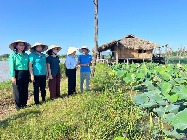 HỘI NÔNG DÂN XÃ HƯNG ĐẠO ĐÓN ĐOÀN KIỂM TRA BAN THƯỜNG VỤ HỘI NÔNG DÂN THÀNH PHỐ HÀ NỘI VỀ KIỂM TRA HOẠT ĐỘNG NHẬN ỦY THÁC NGÂN HÀNG CHÍNH SÁCH XÃ HỘI NĂM 2026- Ảnh 4.