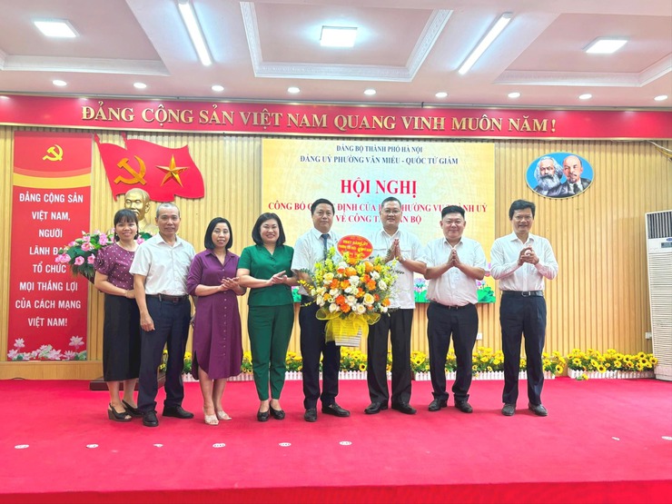 PHƯỜNG VĂN MIẾU - QUỐC TỬ GIÁM TRAO CÁC QUYẾT ĐỊNH VỀ CÔNG TÁC CÁN BỘ- Ảnh 2.