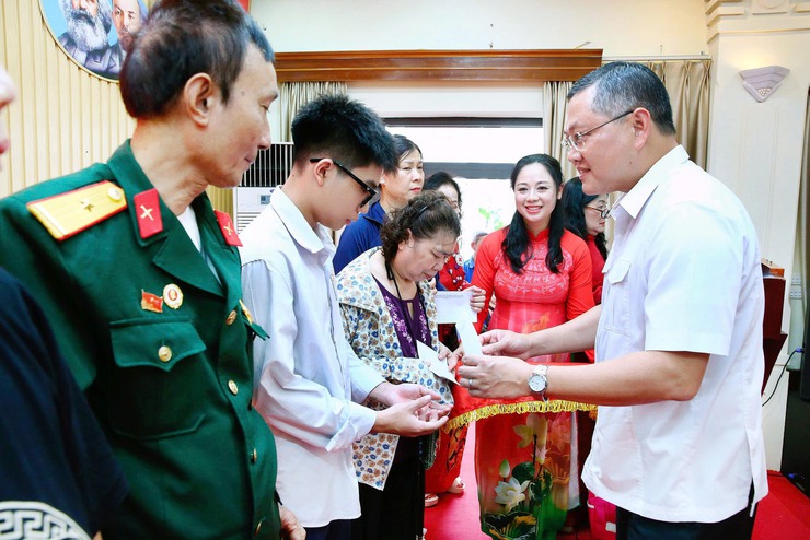 PHƯỜNG VĂN MIẾU - QUỐC TỬ GIÁM TỔ CHỨC LỄ PHÁT ĐỘNG THÁNG NHÂN ĐẠO NĂM 2026 VỚI CHỦ ĐỀ “80 NĂM HÀNH TRÌNH NHÂN ÁI VÌ CỘNG ĐỒNG”- Ảnh 3.