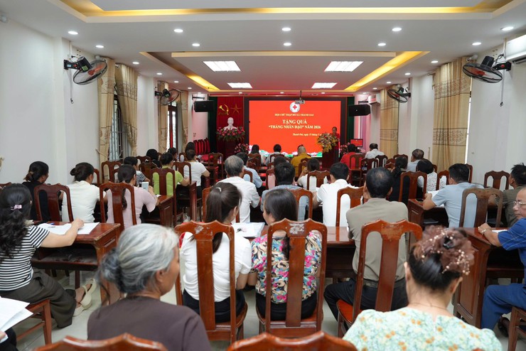 HỘI CHỮ THẬP ĐỎ XÃ THANH OAI TRAO 03 SUẤT QUÀ NHÂN "THÁNG NHÂN ĐẠO" NĂM 2026- Ảnh 1.