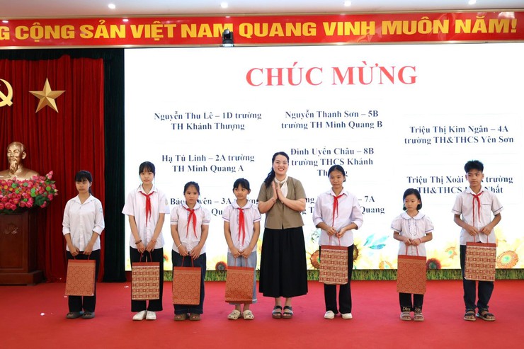 LAN TỎA YÊU THƯƠNG - TIẾP SỨC HỌC SINH VƯƠN LÊN TRONG HỌC TẬP- Ảnh 4.