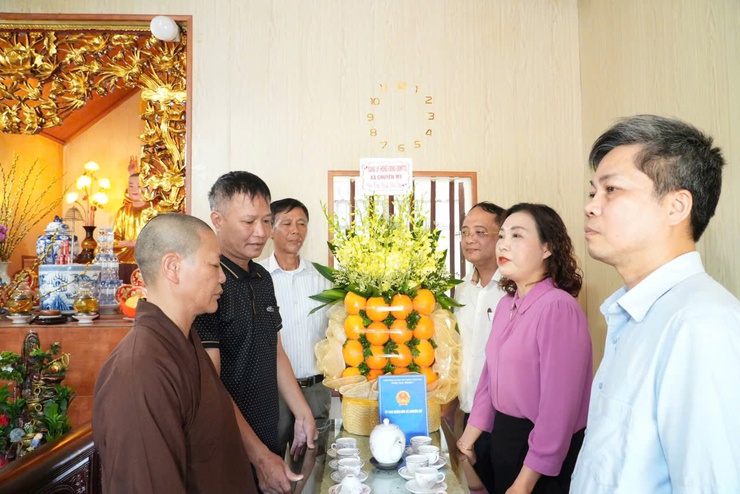 Lãnh đạo xã Chuyên Mỹ thăm, chúc mừng 5 cơ sở Phật giáo nhân Đại lễ Phật Đản 2026- Ảnh 4.