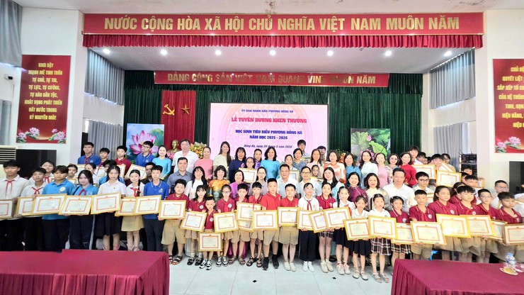 Tuyên dương học sinh tiêu biểu phường Hồng Hà năm học 2025 – 2026: Lan tỏa tinh thần hiếu học và khát vọng vươn lên- Ảnh 13.
