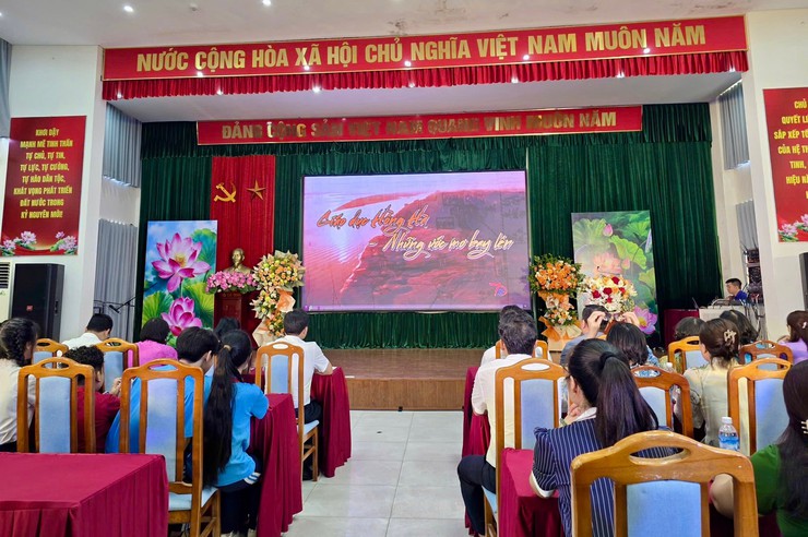 Tuyên dương học sinh tiêu biểu phường Hồng Hà năm học 2025 – 2026: Lan tỏa tinh thần hiếu học và khát vọng vươn lên- Ảnh 8.