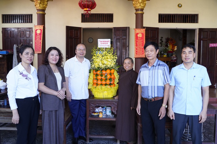 Lãnh đạo xã Chuyên Mỹ thăm, chúc mừng 5 cơ sở Phật giáo nhân Đại lễ Phật Đản 2026- Ảnh 1.