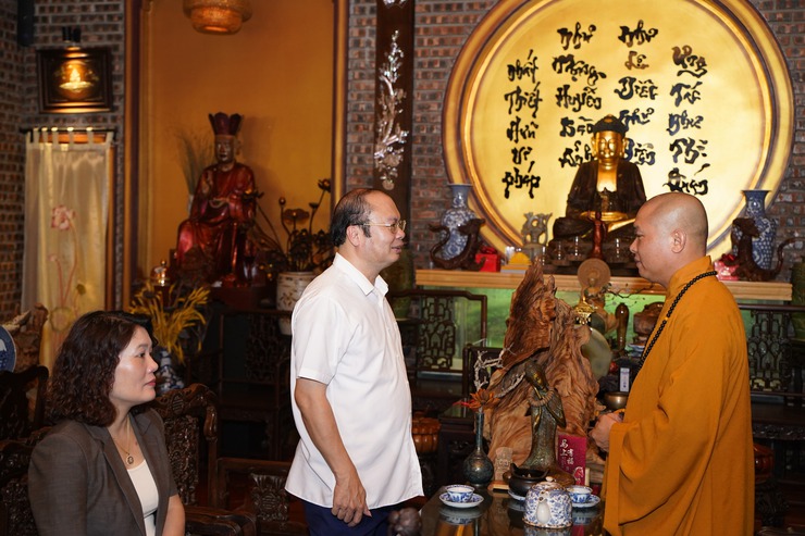 Lãnh đạo xã Chuyên Mỹ thăm, chúc mừng 5 cơ sở Phật giáo nhân Đại lễ Phật Đản 2026- Ảnh 2.