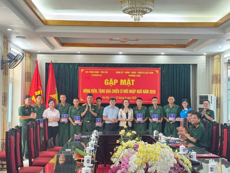PHƯỜNG LÁNG, THÀNH PHỐ HÀ NỘI TỔ CHỨC ĐOÀN THĂM, ĐỘNG VIÊN CHIẾN SĨ MỚI NHẬP NGŨ NĂM 2026 BẢO ĐẢM TRANG TRỌNG, CHU ĐÁO, AN TOÀN TUYỆT ĐỐI- Ảnh 1.