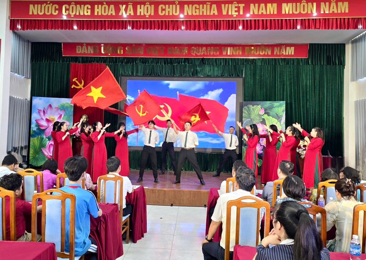 Tuyên dương học sinh tiêu biểu phường Hồng Hà năm học 2025 – 2026: Lan tỏa tinh thần hiếu học và khát vọng vươn lên- Ảnh 5.