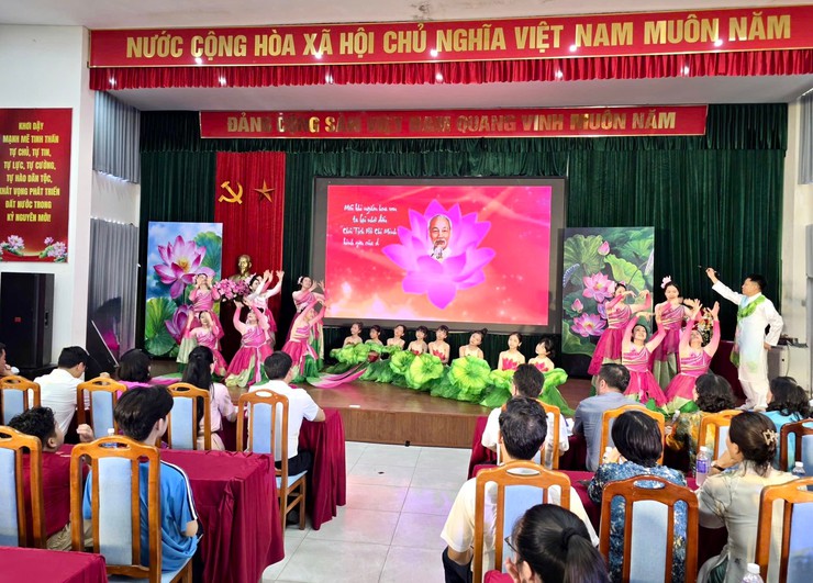 Tuyên dương học sinh tiêu biểu phường Hồng Hà năm học 2025 – 2026: Lan tỏa tinh thần hiếu học và khát vọng vươn lên- Ảnh 6.
