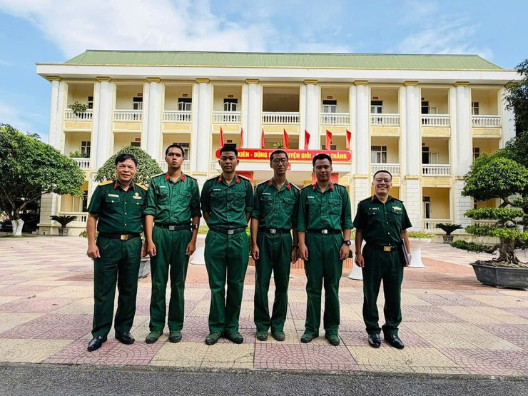 PHƯỜNG LÁNG, THÀNH PHỐ HÀ NỘI TỔ CHỨC ĐOÀN THĂM, ĐỘNG VIÊN CHIẾN SĨ MỚI NHẬP NGŨ NĂM 2026 BẢO ĐẢM TRANG TRỌNG, CHU ĐÁO, AN TOÀN TUYỆT ĐỐI- Ảnh 5.