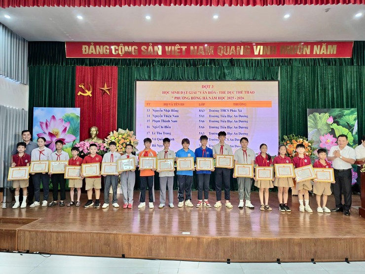 Tuyên dương học sinh tiêu biểu phường Hồng Hà năm học 2025 – 2026: Lan tỏa tinh thần hiếu học và khát vọng vươn lên- Ảnh 11.