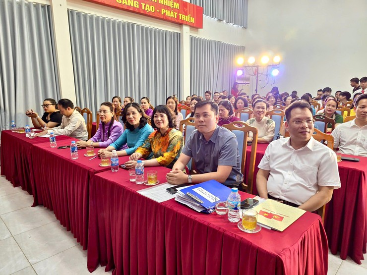 Tuyên dương học sinh tiêu biểu phường Hồng Hà năm học 2025 – 2026: Lan tỏa tinh thần hiếu học và khát vọng vươn lên- Ảnh 2.
