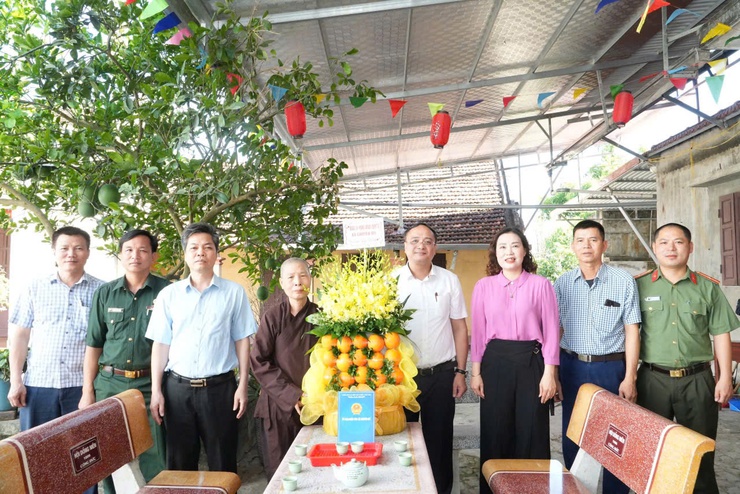 Lãnh đạo xã Chuyên Mỹ thăm, chúc mừng 5 cơ sở Phật giáo nhân Đại lễ Phật Đản 2026- Ảnh 3.
