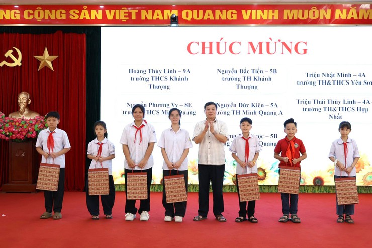 LAN TỎA YÊU THƯƠNG - TIẾP SỨC HỌC SINH VƯƠN LÊN TRONG HỌC TẬP- Ảnh 3.