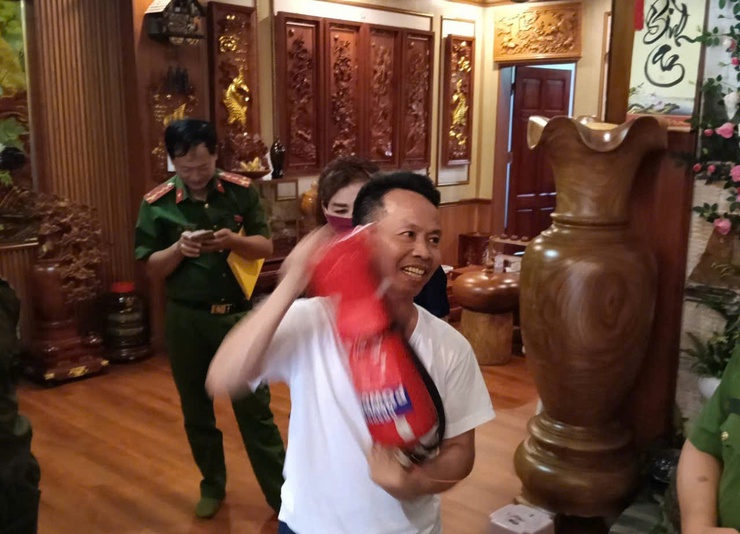 Đoàn kiểm tra liên ngành của UBND xã Hòa Lạc đã tổ chức kiểm tra công tác phòng cháy, chữa cháy và cứu nạn, cứu hộ tại thôn 1 - Ảnh 5.
