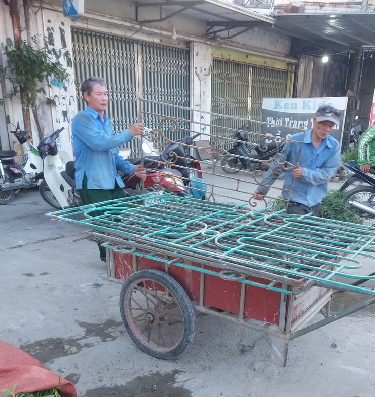 Không quản ngại nắng nóng, người dân xã Phú Nghĩa tập trung tháo dỡ công trình bàn giao mặt bằng Dự án cải tạo, nâng cấp Quốc lộ 6 đoạn Ba La - Xuân Mai- Ảnh 6.