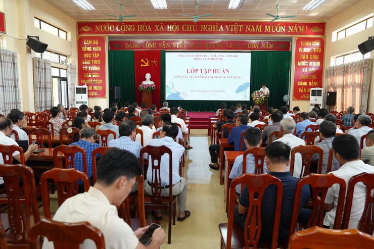 Tập huấn công tác quản lý đất đai, trật tự xây dựng cho các xã Tam Hưng, Dân Hòa- Ảnh 1.