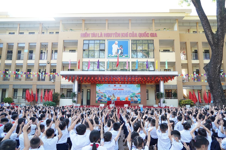 Phường Chương Mỹ tổ chức tập huấn kỹ năng sơ cấp cứu, phòng chống tai nạn thương tích và đuối nước cho thanh thiếu nhi hè 2026- Ảnh 6.