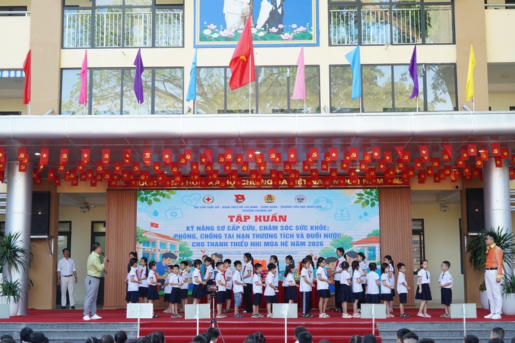 Phường Chương Mỹ tổ chức tập huấn kỹ năng sơ cấp cứu, phòng chống tai nạn thương tích và đuối nước cho thanh thiếu nhi hè 2026- Ảnh 7.
