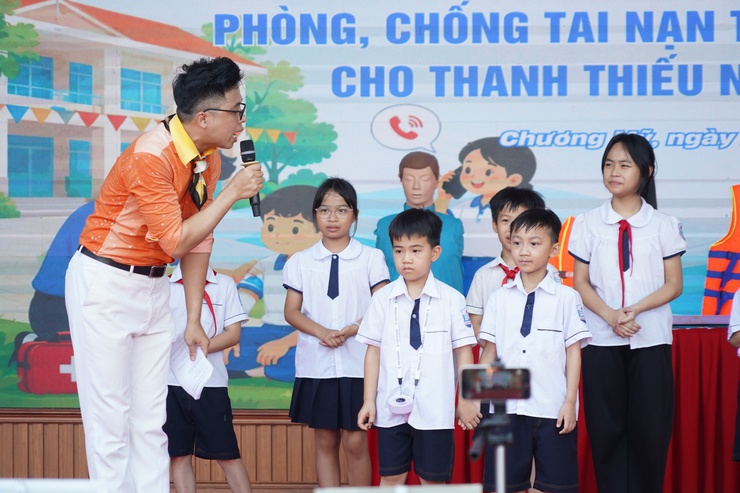 Phường Chương Mỹ tổ chức tập huấn kỹ năng sơ cấp cứu, phòng chống tai nạn thương tích và đuối nước cho thanh thiếu nhi hè 2026- Ảnh 12.