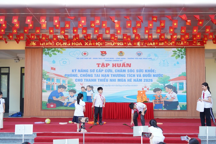 Phường Chương Mỹ tổ chức tập huấn kỹ năng sơ cấp cứu, phòng chống tai nạn thương tích và đuối nước cho thanh thiếu nhi hè 2026- Ảnh 24.