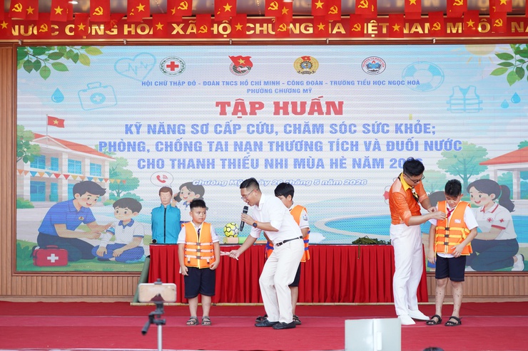 Phường Chương Mỹ tổ chức tập huấn kỹ năng sơ cấp cứu, phòng chống tai nạn thương tích và đuối nước cho thanh thiếu nhi hè 2026- Ảnh 27.