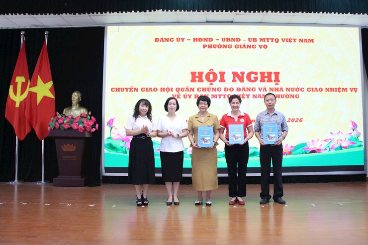  Hội nghị tiếp nhận, chuyển giao Hội Chữ thập đỏ và Hội Người cao tuổi phường về UB. MTTQ phường.- Ảnh 1.