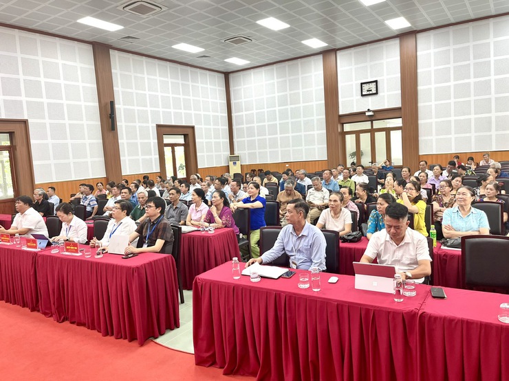 Phường Long Biên tiên phong triển khai Mô hình thí điểm Cơ sở chăm sóc sức khỏe ban ngày cho người cao tuổi và chuyển đổi số trong công tác phòng chống dịch
- Ảnh 4.