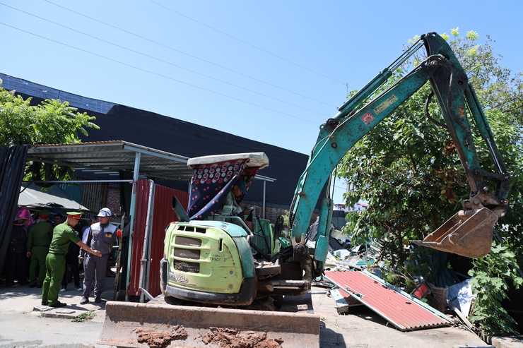 Tam Hưng kiên quyết xử lý vi phạm đất đai, trật tự xây dựng- Ảnh 7.