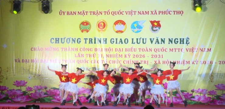 Phúc Thọ sôi nổi Liên hoan văn nghệ chào mừng thành công Đại hội Đại biểu Mặt trận Tổ quốc Việt Nam lần thứ XI và Đại hội Đại biểu các tổ chức Chính trị - Xã hội toàn quốc nhiệm kỳ 2026–2031- Ảnh 1.