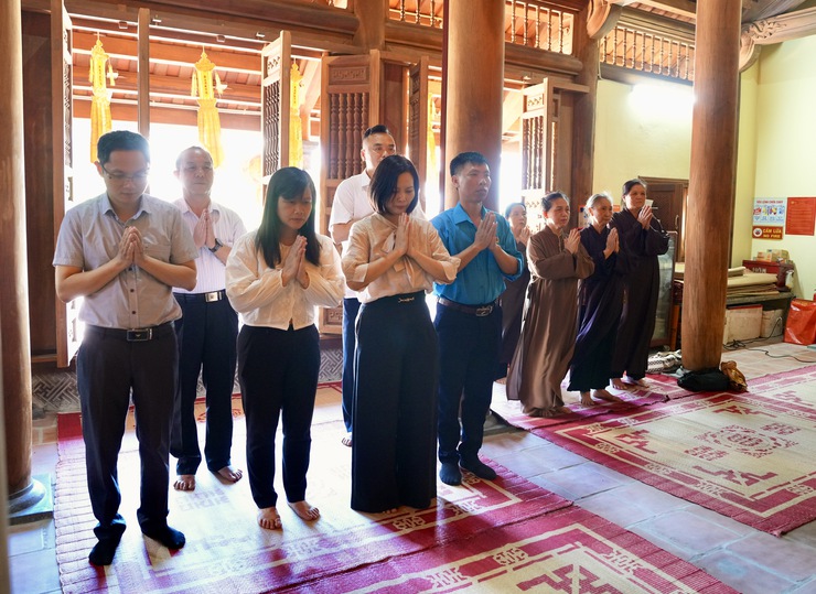 Ban thường trực UB MTTQ Việt Nam xã thăm, chúc mừng Đại lễ Phật đản năm 2026 tại các chùa trên địa bàn xã Sơn Đồng- Ảnh 6.