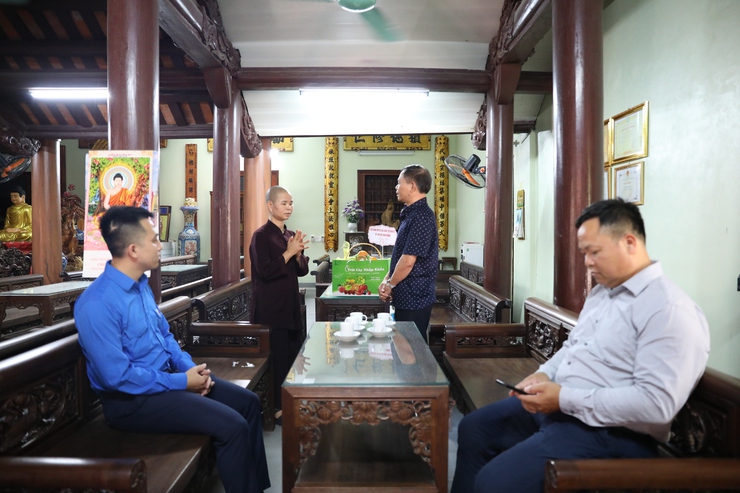 Ban thường trực UB MTTQ Việt Nam xã thăm, chúc mừng Đại lễ Phật đản năm 2026 tại các chùa trên địa bàn xã Sơn Đồng- Ảnh 3.