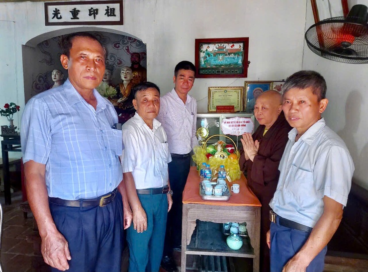Ban thường trực UB MTTQ Việt Nam xã thăm, chúc mừng Đại lễ Phật đản năm 2026 tại các chùa trên địa bàn xã Sơn Đồng- Ảnh 8.