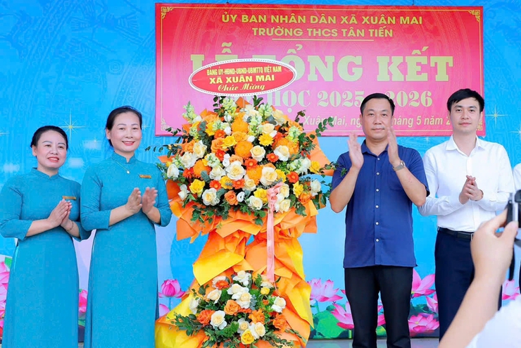 Đồng chí Chủ tịch UBND xã Nguyễn Anh Đức dự Lễ tổng kết năm học tại trường THCS Tân Tiến- Ảnh 2.