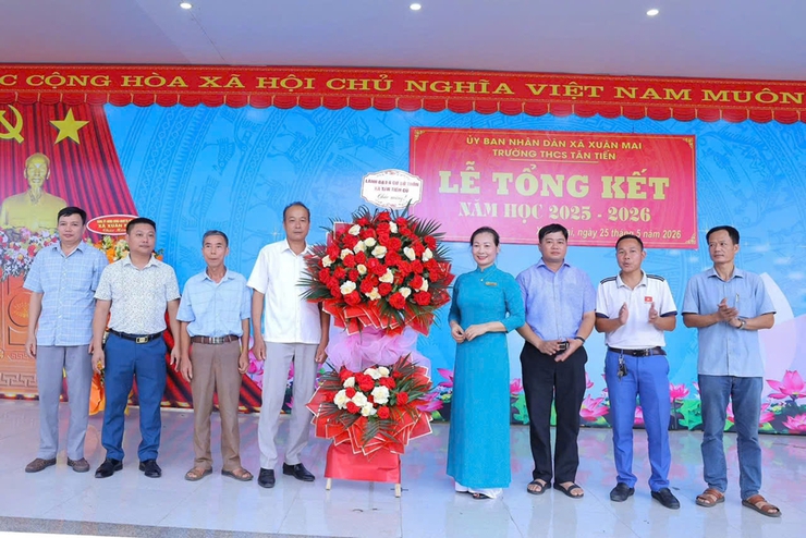 Đồng chí Chủ tịch UBND xã Nguyễn Anh Đức dự Lễ tổng kết năm học tại trường THCS Tân Tiến- Ảnh 4.