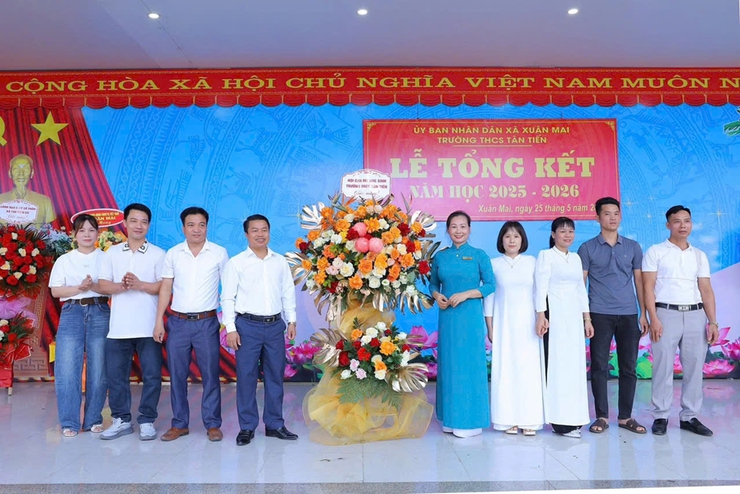 Đồng chí Chủ tịch UBND xã Nguyễn Anh Đức dự Lễ tổng kết năm học tại trường THCS Tân Tiến- Ảnh 5.