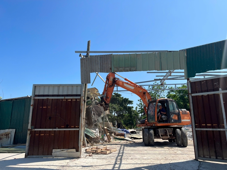UBND xã Ngọc Hồi tổ chức cưỡng chế các trường hợp vi phạm đất đai: Quyết tâm lập lại kỷ cương quản lý địa bàn- Ảnh 2.