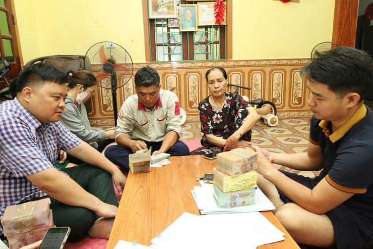 PHƯỜNG TÙNG THIỆN ĐẨY NHANH GIẢI PHÓNG MẶT BẰNG DỰ ÁN CẢI TẠO, NÂNG CẤP TỈNH LỘ 413: NGƯỜI DÂN ĐỒNG THUẬN NHẬN TIỀN BỒI THƯỜNG- Ảnh 8.