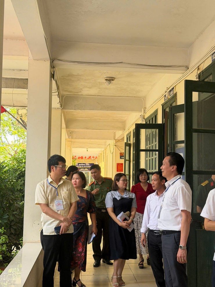 Tây Mỗ: Kiểm tra cơ sở vật chất phục vụ Kỳ thi tốt nghiệp Trung học phổ thông và Tuyển sinh lớp 10 năm học 2026-2027- Ảnh 4.