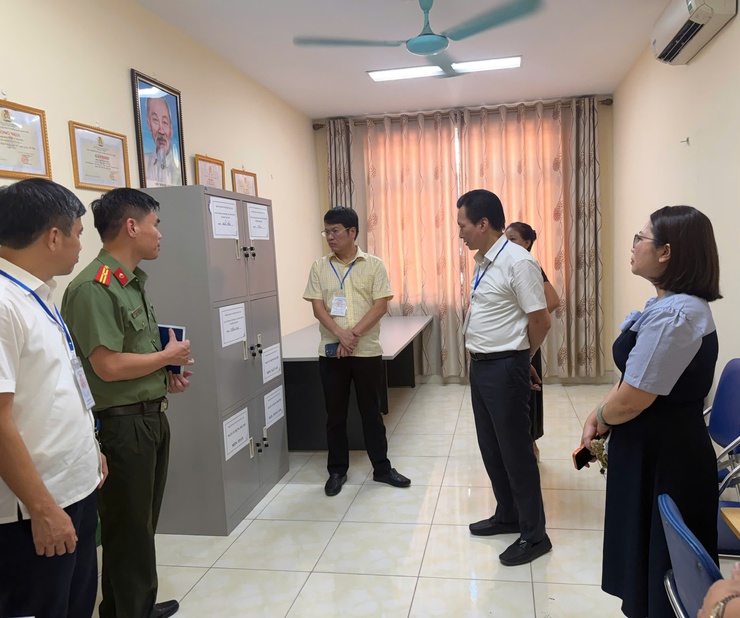 Tây Mỗ: Kiểm tra cơ sở vật chất phục vụ Kỳ thi tốt nghiệp Trung học phổ thông và Tuyển sinh lớp 10 năm học 2026-2027- Ảnh 2.