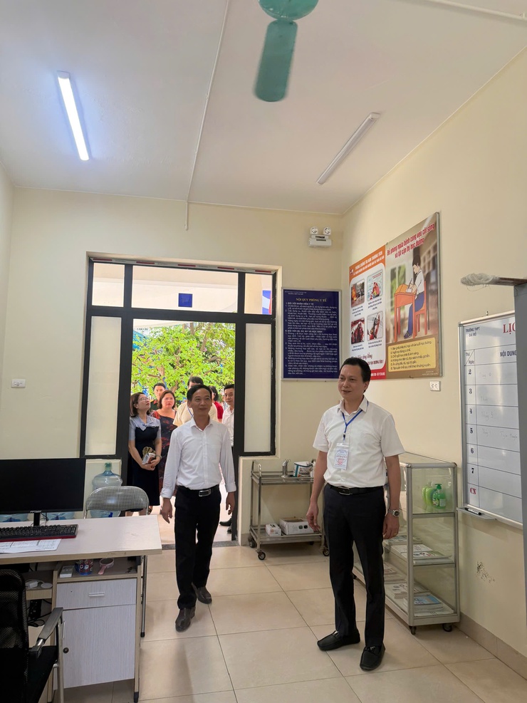 Tây Mỗ: Kiểm tra cơ sở vật chất phục vụ Kỳ thi tốt nghiệp Trung học phổ thông và Tuyển sinh lớp 10 năm học 2026-2027- Ảnh 5.