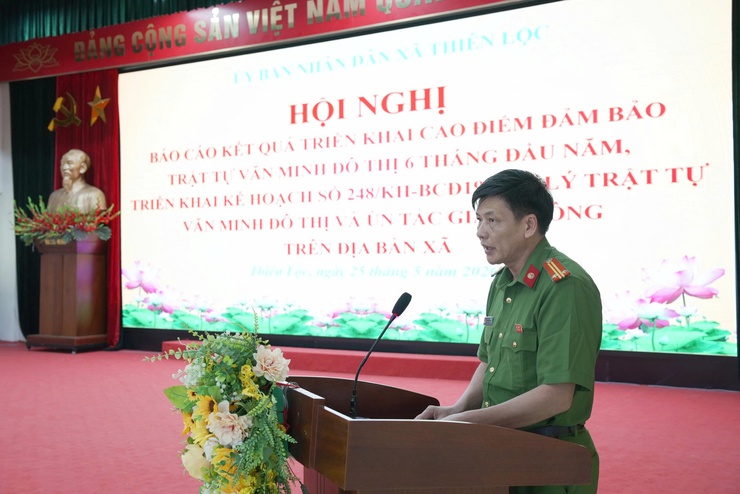 UBND xã Thiên Lộc tổ chức Hội nghị báo cáo kết quả triển khai cao điểm đảm bảo trật tự văn minh đô thị 6 tháng đầu năm; triển khai Kế hoạch xử lý trật tự văn minh đô thị và ùn tắc giao thông trên địa bàn xã.- Ảnh 5.