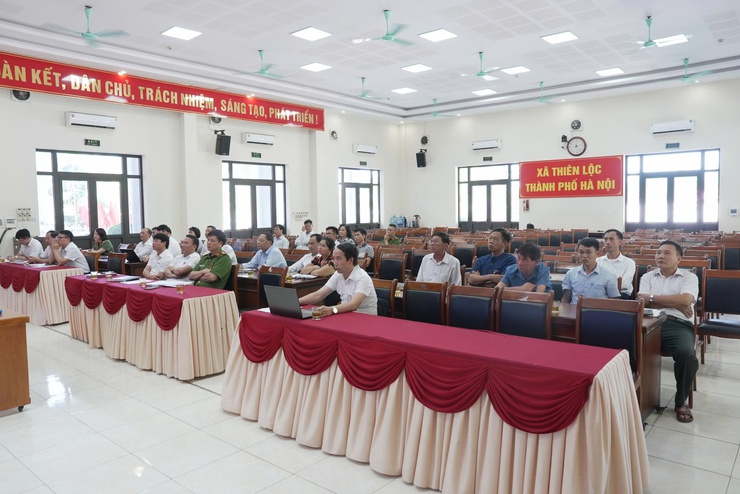 UBND xã Thiên Lộc tổ chức Hội nghị báo cáo kết quả triển khai cao điểm đảm bảo trật tự văn minh đô thị 6 tháng đầu năm; triển khai Kế hoạch xử lý trật tự văn minh đô thị và ùn tắc giao thông trên địa bàn xã.- Ảnh 8.