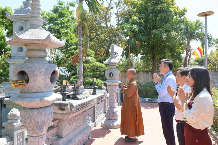 Lãnh đạo xã Đại Xuyên thăm, chúc mừng các cơ sở Phật giáo nhân dịp Đại lễ Phật đản năm 2026- Ảnh 6.