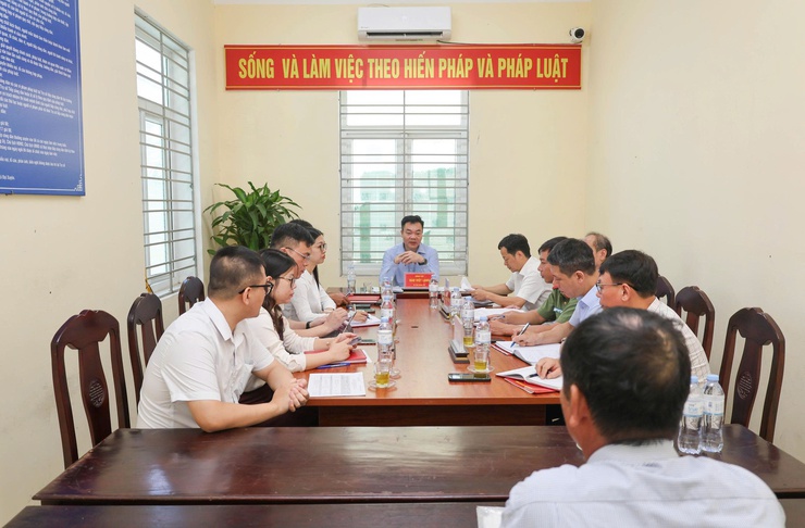 Bí thư Đảng ủy xã Đại Xuyên tiếp công dân: Giải quyết dứt điểm kiến nghị trên tinh thần "không né tránh, đùn đẩy"- Ảnh 1.