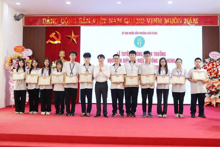 Phường Kiến Hưng tuyên dương 94 học sinh tiêu biểu- Ảnh 3.