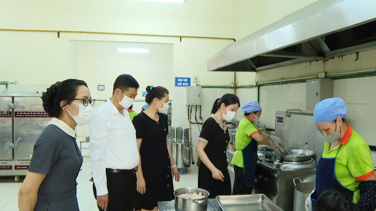 BAN VĂN HÓA – XÃ HỘI HĐND XÃ THANH TRÌ GIÁM SÁT CÔNG TÁC VỆ SINH AN TOÀN THỰC PHẨM TẠI TRƯỜNG TIỂU HỌC THANH TRÌ- Ảnh 2.