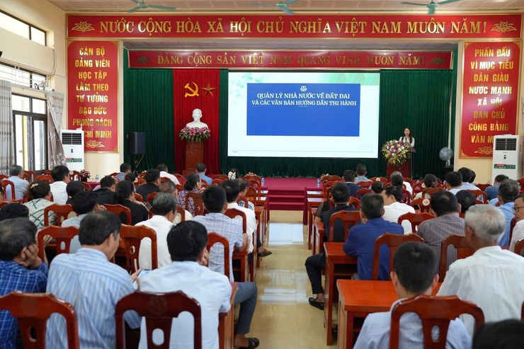 CÁN BỘ XÃ DÂN HÒA THAM GIA TẬP HUẤN CÔNG TÁC QUẢN LÝ ĐẤT ĐAI, TRẬT TỰ XÂY DỰNG - Ảnh 4.