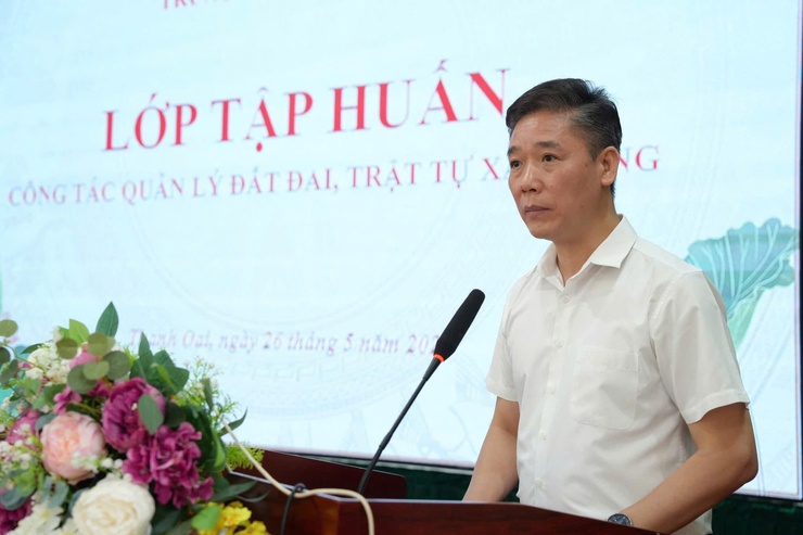 CÁN BỘ XÃ DÂN HÒA THAM GIA TẬP HUẤN CÔNG TÁC QUẢN LÝ ĐẤT ĐAI, TRẬT TỰ XÂY DỰNG - Ảnh 1.
